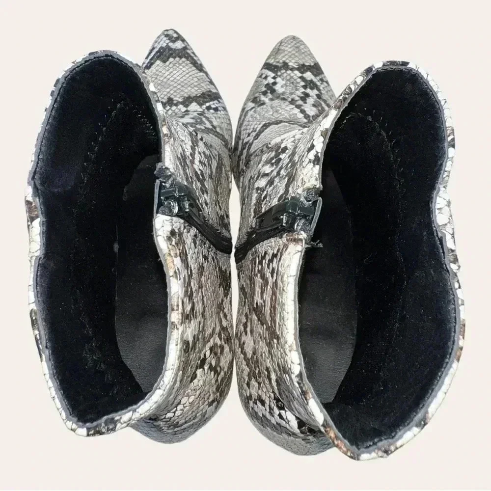 4487. QUPID ANKLE BOOTIES FAUX SNAKE SKIN‎ SIZE 7.5